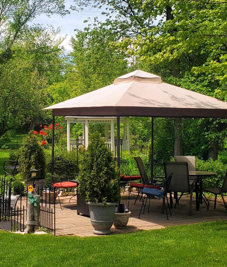 Lilly Pad Hotel Cedarburg Exterior photo