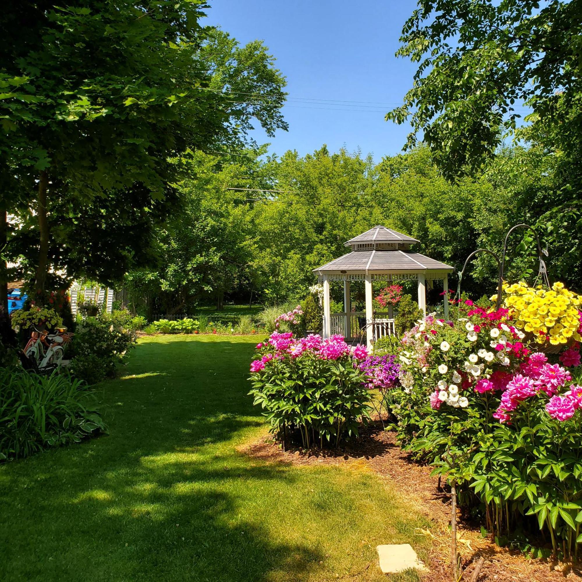 Lilly Pad Hotel Cedarburg Exterior photo