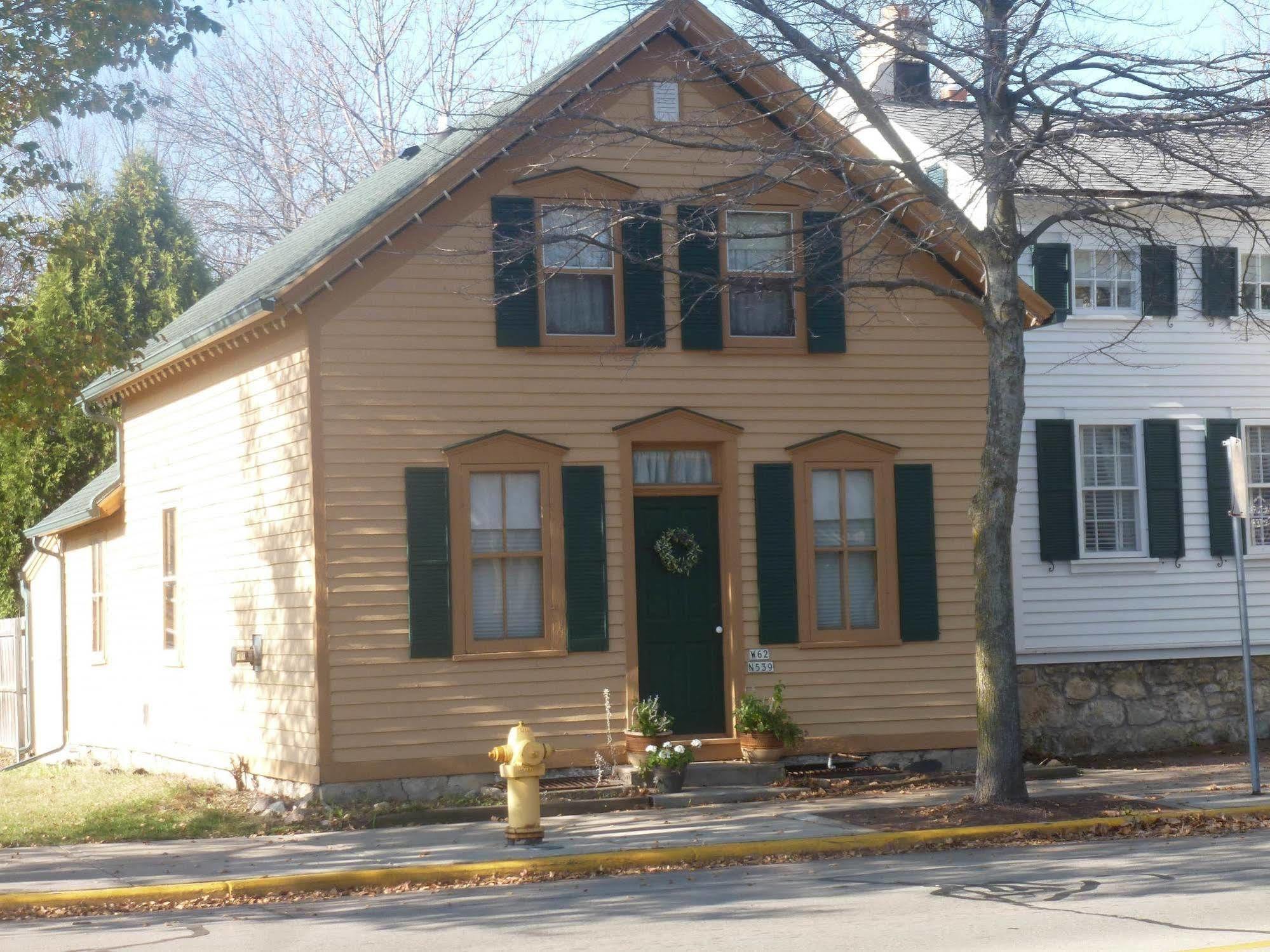 Lilly Pad Hotel Cedarburg Exterior photo